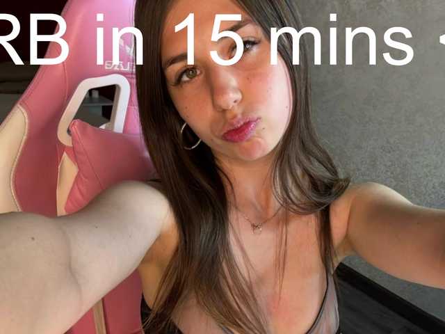 Elly-B1oom live cam on BongaCams