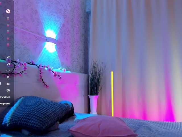 Elly-B1oom live cam on BongaCams