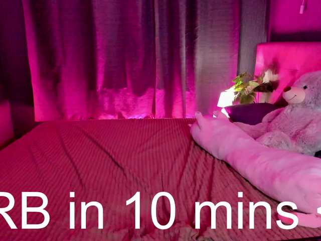 Elly-B1oom live cam on BongaCams