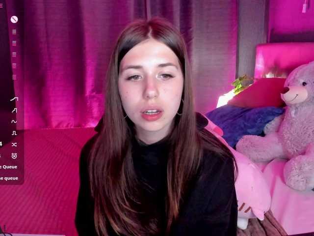 Elly-B1oom live cam on BongaCams