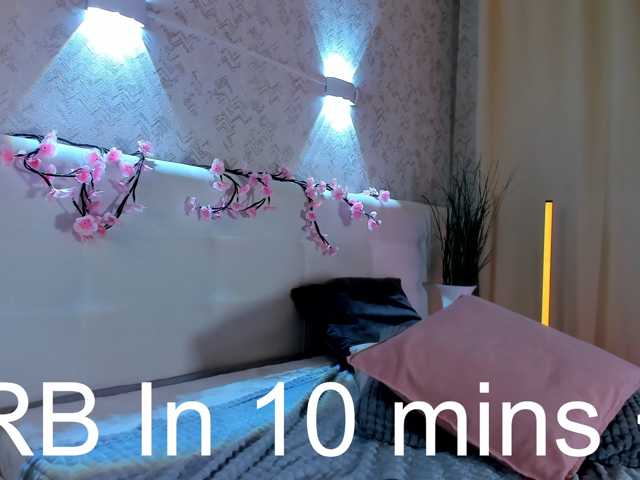 Elly-B1oom live cam on BongaCams