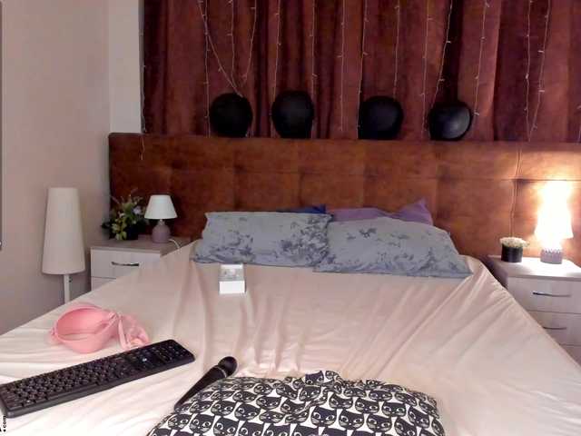 Elly-B1oom live cam on BongaCams