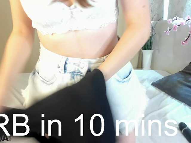 Elly-B1oom live cam on BongaCams