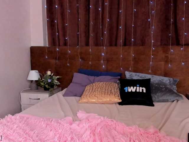 Elly-B1oom live webcam show