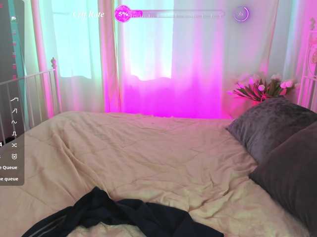 Elly-B1oom live cam on BongaCams