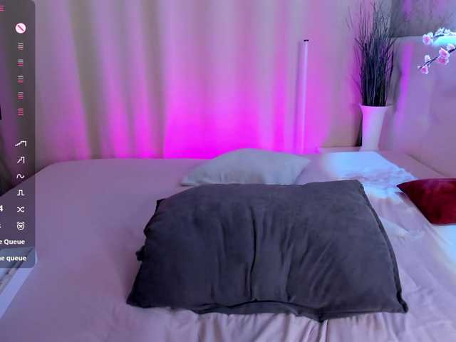 Elly-B1oom live cam on BongaCams