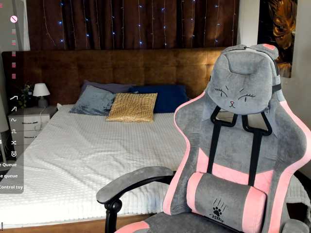 Elly-B1oom live cam on BongaCams