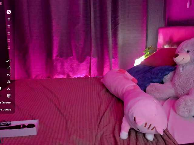 Elly-B1oom live cam on BongaCams