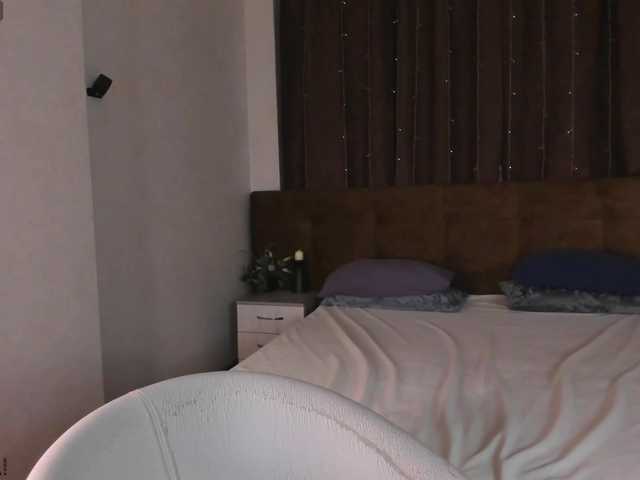 Elly-B1oom live cam on BongaCams