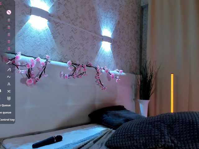 Elly-B1oom live cam on BongaCams