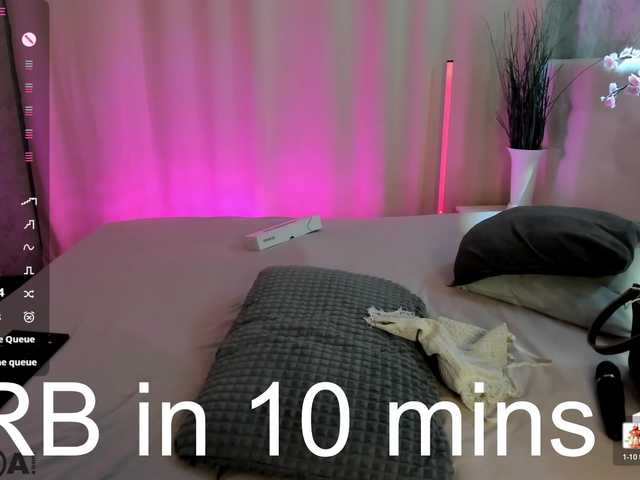 Elly-B1oom live cam on BongaCams