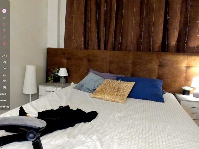 Elly-B1oom live cam on BongaCams