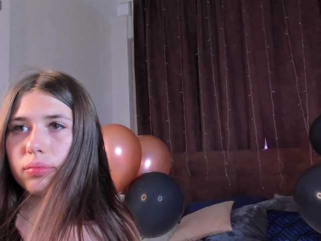 Elly-B1oom live cam on BongaCams