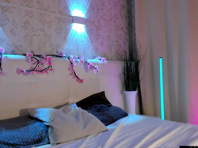 Elly-B1oom live cam on BongaCams