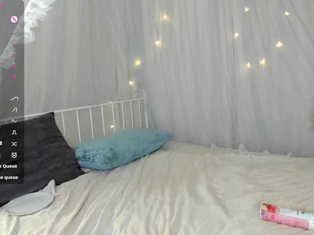 Elly-B1oom live cam on BongaCams