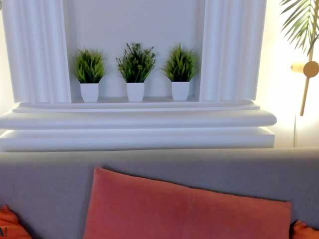 Elly-B1oom live cam on BongaCams