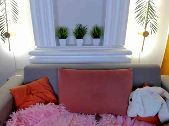 Elly-Blo0m webcam