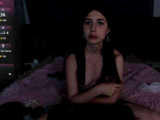 Elly-Blo0m webcam