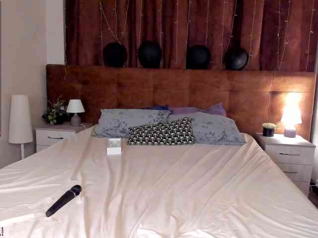 Elly-Blo0m webcam