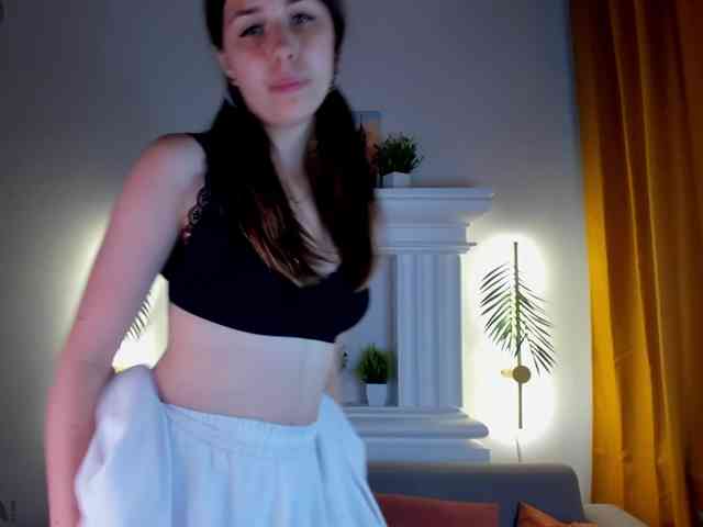 Elly-Blo0m webcam