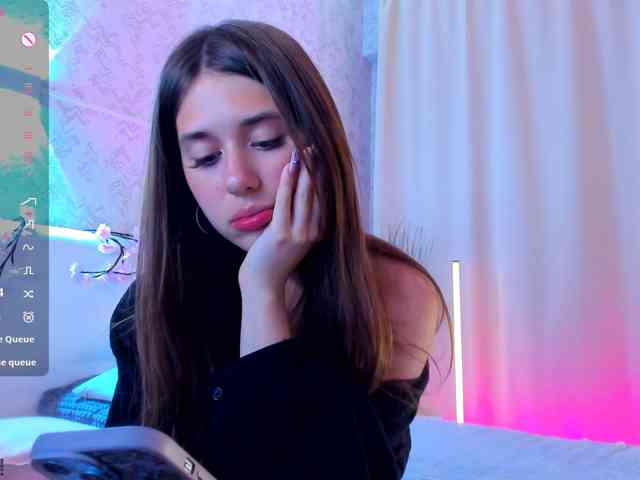 Elly-Blo0m webcam