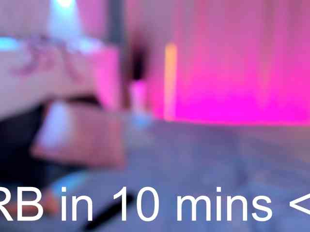 Elly-Blo0m webcam