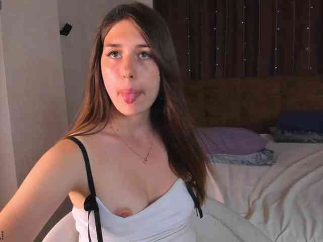 Elly-Blo0m webcam