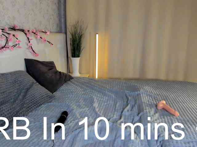 Elly-Blo0m webcam