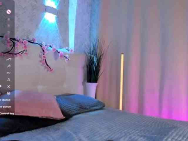 Elly-Blo0m webcam