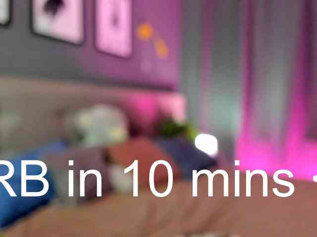 Elly-Blo0m webcam