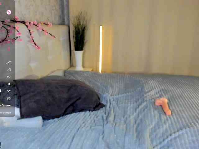 Elly-Blo0m webcam