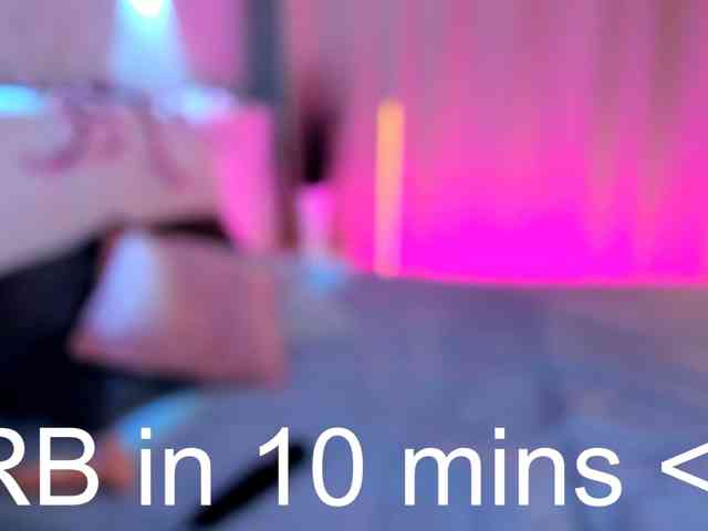 Elly-Blo0m webcam