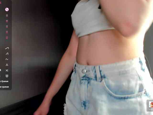 Elly-Blo0m webcam