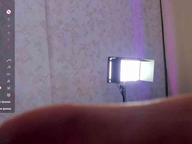 Elly-Blo0m webcam