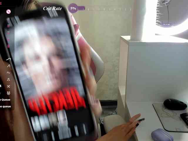 Elly-Blo0m webcam