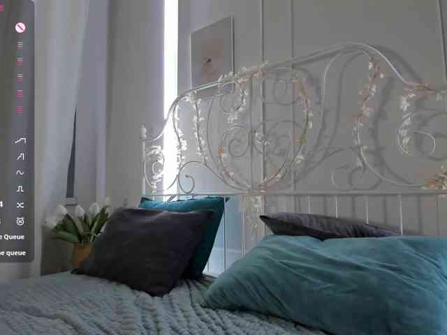 Elly-Blo0m webcam