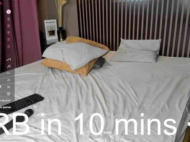 Elly-Blo0m webcam