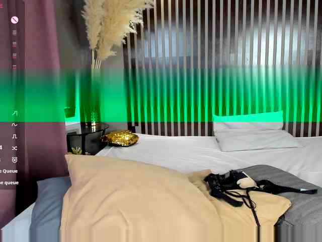 Elly-Blo0m webcam