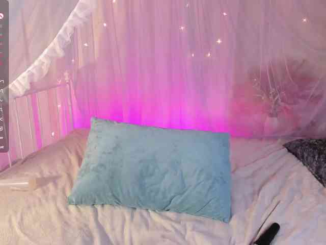 Elly-Blo0m webcam