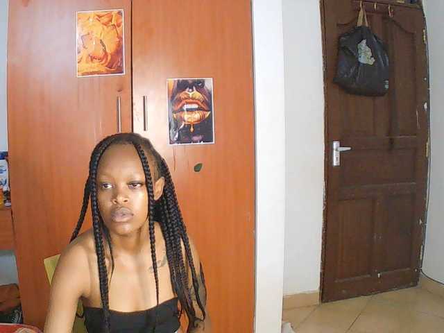 le modèle Rosy est en webcam porno dans un show sur le site bongacams, il possède les tags suivants: Ebony,Brunette,Hairy