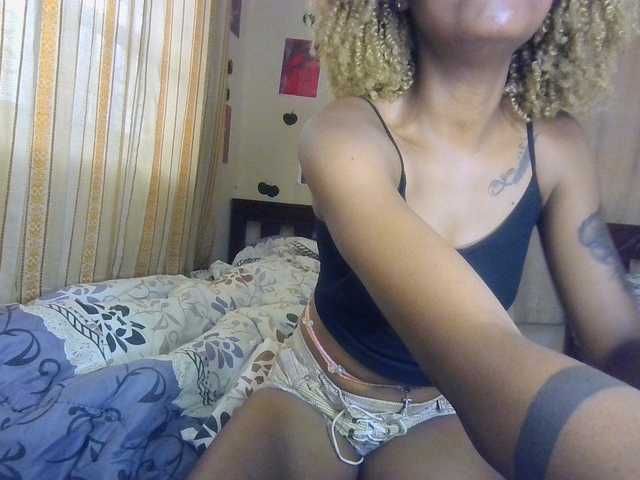 Rosy live cam on BongaCams