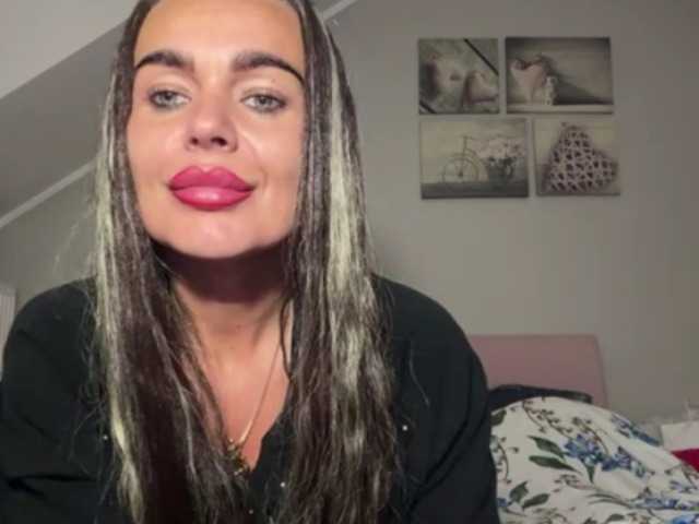 Chat with LUSTjenny live cam