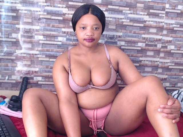 RoxyLuvx live cam on BongaCams