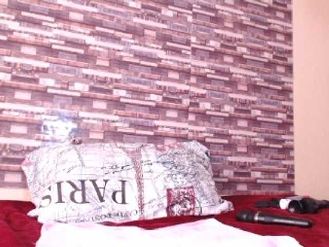 RoxyLuvx live cam on BongaCams