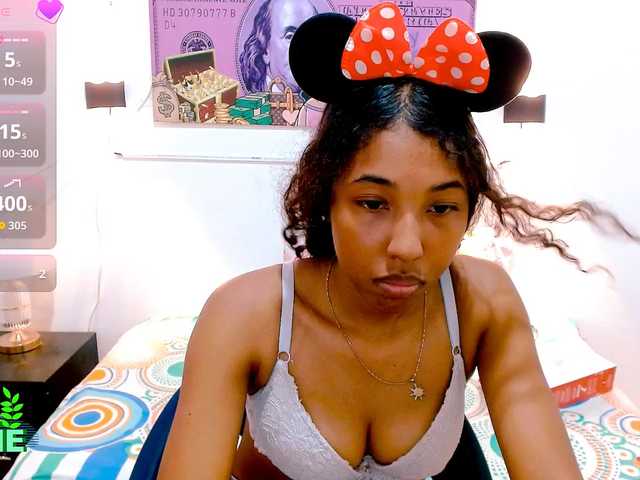 scarletRose1 live cam on BongaCams