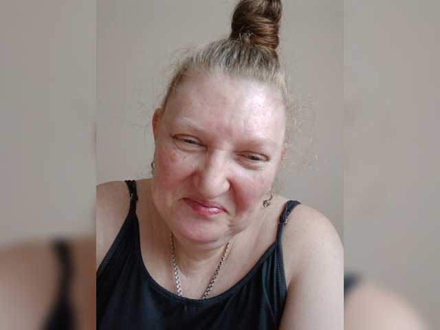 go to chat with Monroqueen