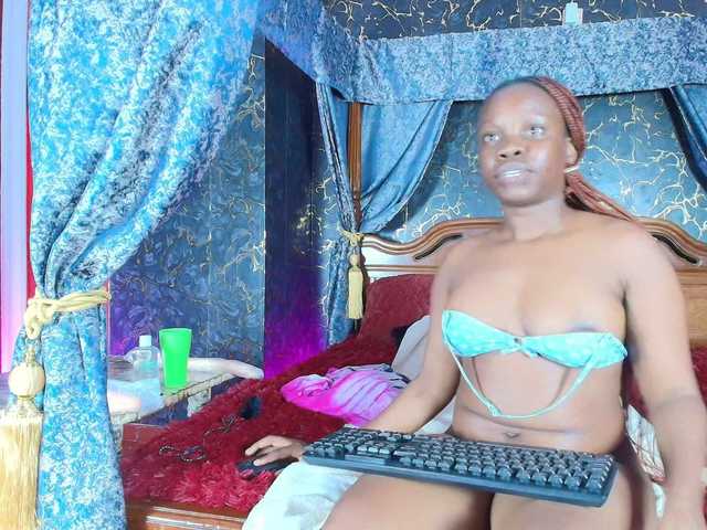 velvetdivaz live cam on BongaCams
