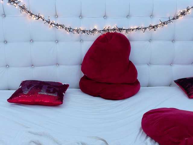 Nikol-Ina live cam on BongaCams