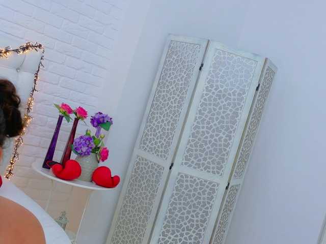 Nikol-Ina live cam on BongaCams