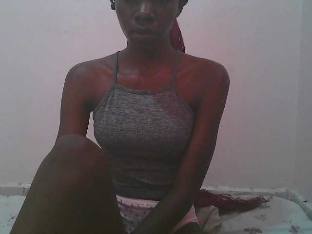 Queen-myrah live cam on BongaCams